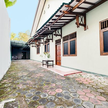 Spot On 92068 Pudja Kesuma Homestay Syariah Yogyakarta Esterno foto