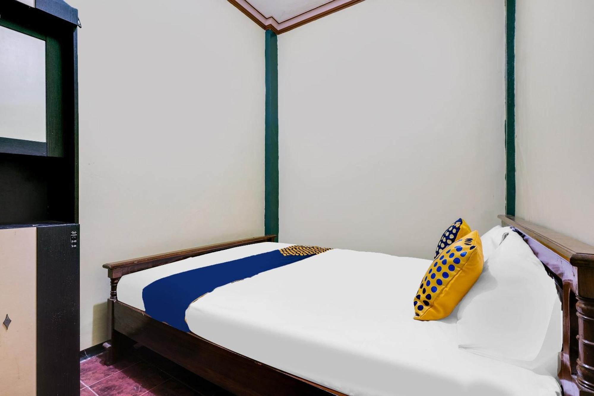 Spot On 92068 Pudja Kesuma Homestay Syariah Yogyakarta Esterno foto