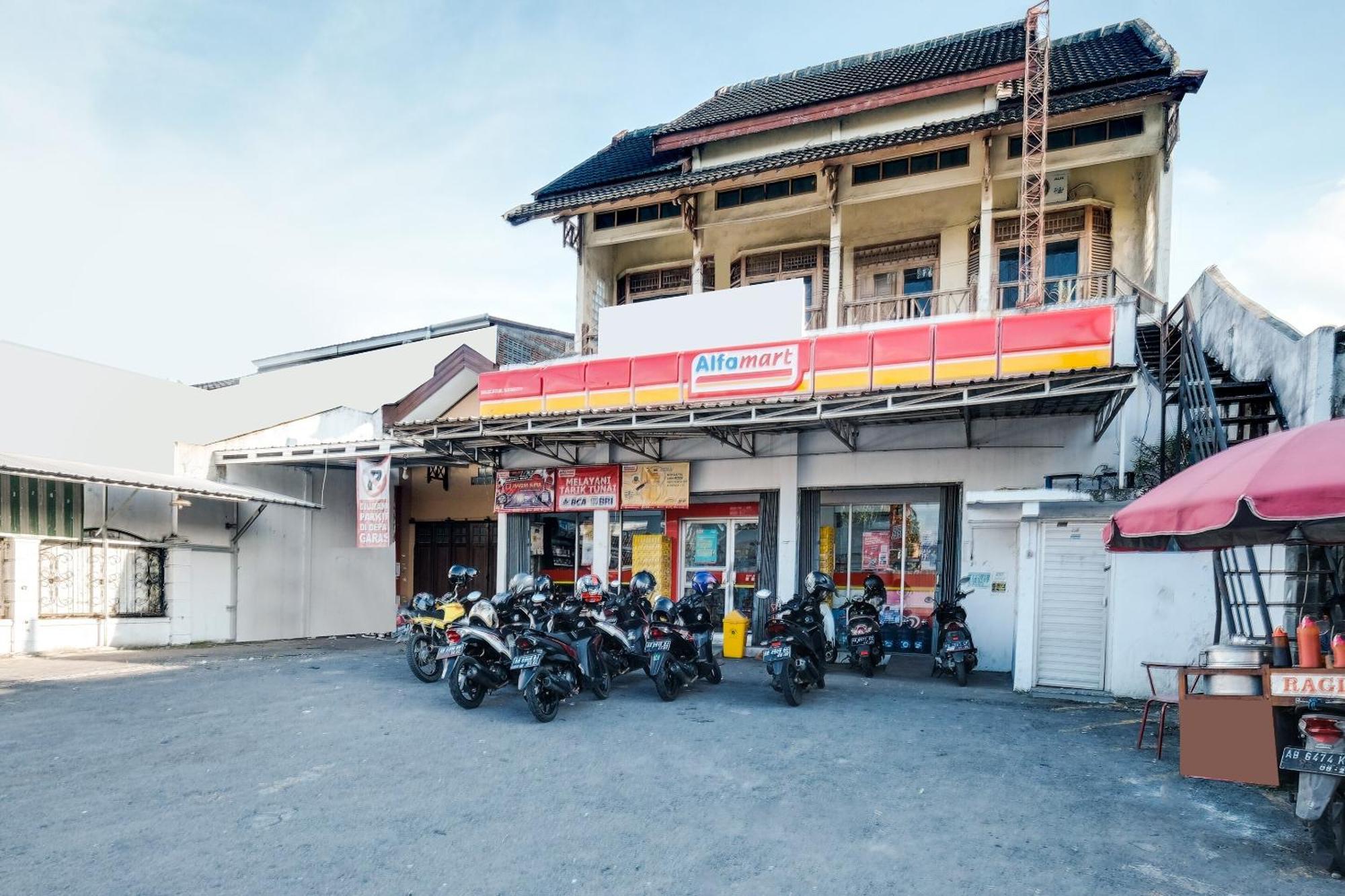 Spot On 92068 Pudja Kesuma Homestay Syariah Yogyakarta Esterno foto