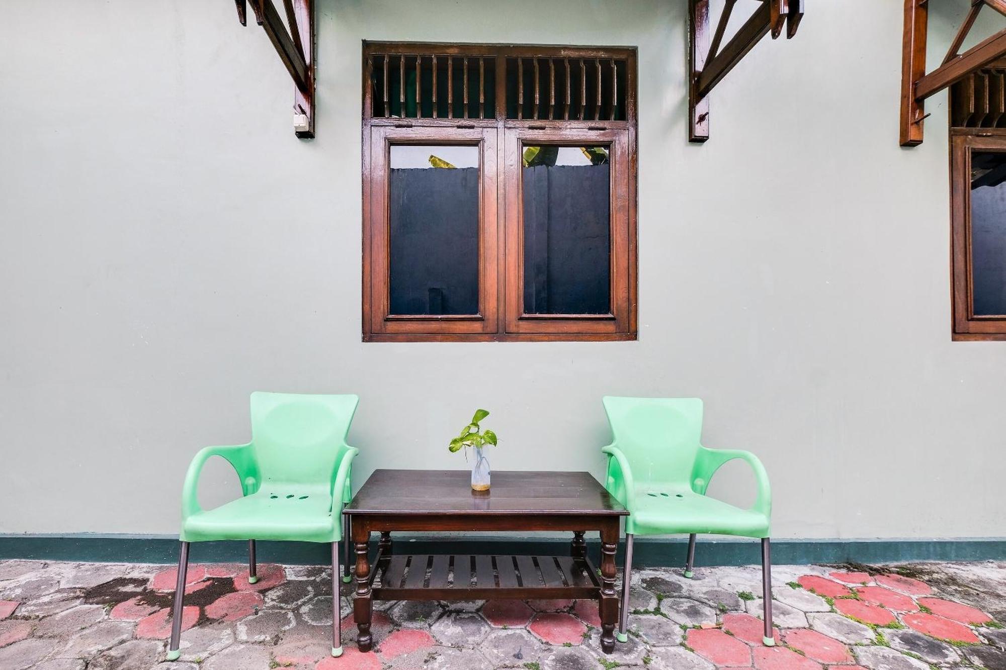 Spot On 92068 Pudja Kesuma Homestay Syariah Yogyakarta Esterno foto
