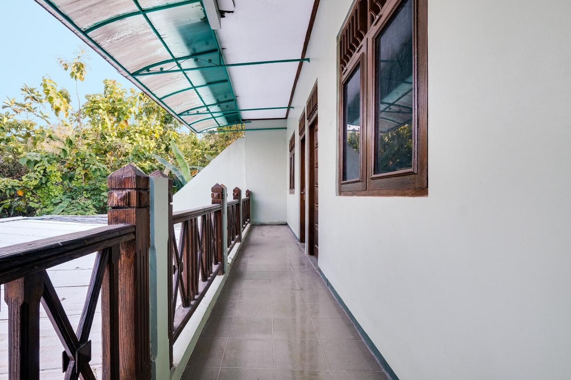 Spot On 92068 Pudja Kesuma Homestay Syariah Yogyakarta Esterno foto