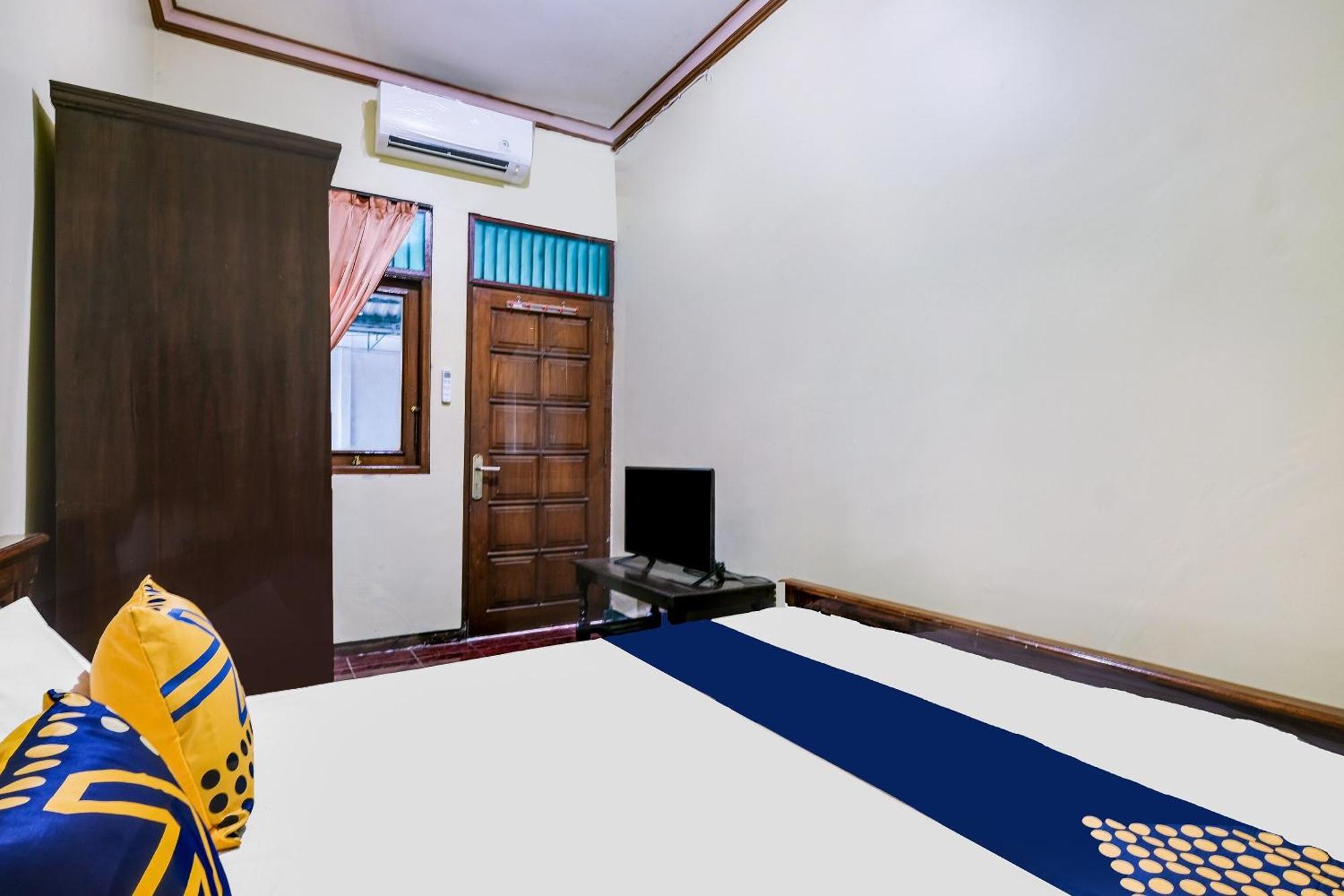 Spot On 92068 Pudja Kesuma Homestay Syariah Yogyakarta Esterno foto