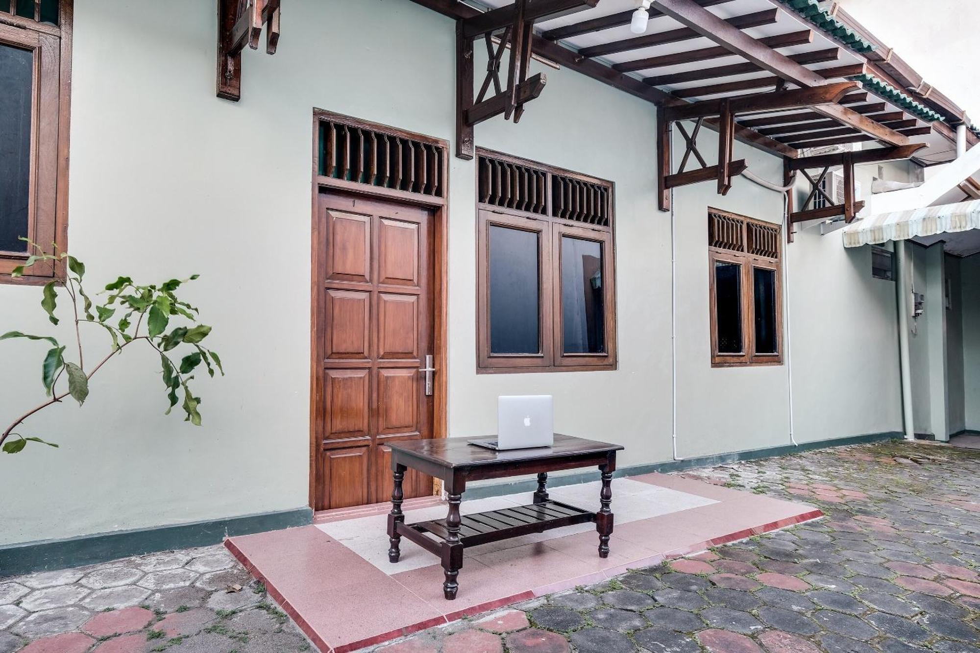 Spot On 92068 Pudja Kesuma Homestay Syariah Yogyakarta Esterno foto
