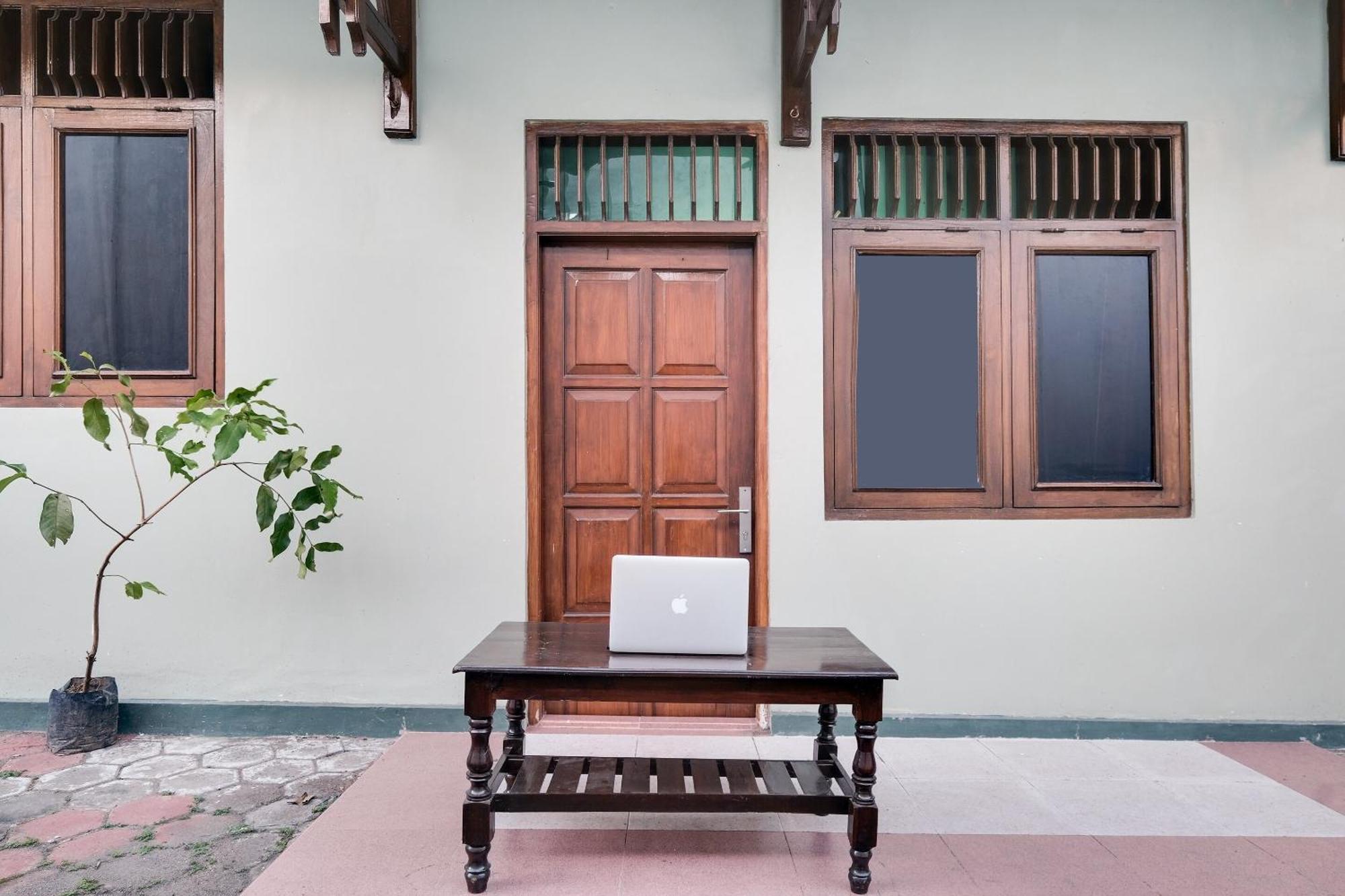 Spot On 92068 Pudja Kesuma Homestay Syariah Yogyakarta Esterno foto
